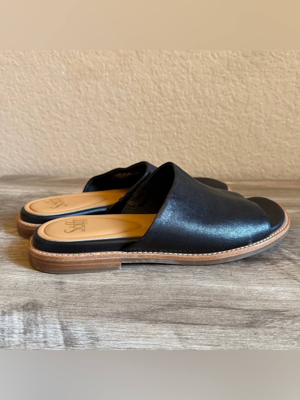 Sofft Noble Leather Slides - Picture 2 of 10